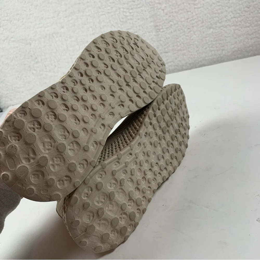 Blondo Womens Shara Slip On Knit Stretch Sneakers Tan Textured Size 8 NWOB 7233‎